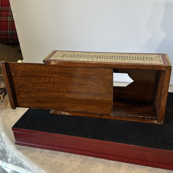 Vintage handcrafted Egyptian Inlay Wood & Mother of Pearl Tissue Box – 11" - Picture 7 of 9